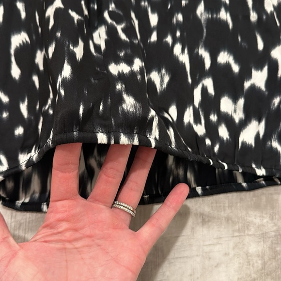 Express women’s abstract long sleeve top - Picture 5 of 7